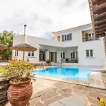 4 Bedrooms Near Pensionat Ándros