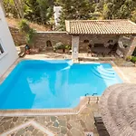 Pensionat 4 Bedrooms Near Ándros