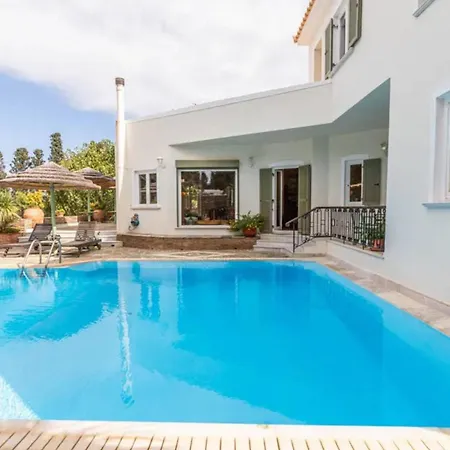 Πανσιόν 4 Bedrooms Near
