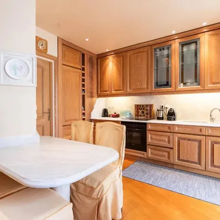 Gasthuis 4 Bedrooms Near