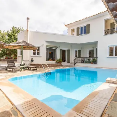 Pensionat 4 Bedrooms Near Ándros