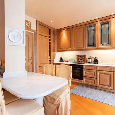 4 Bedrooms Near Gasthuis Ándros
